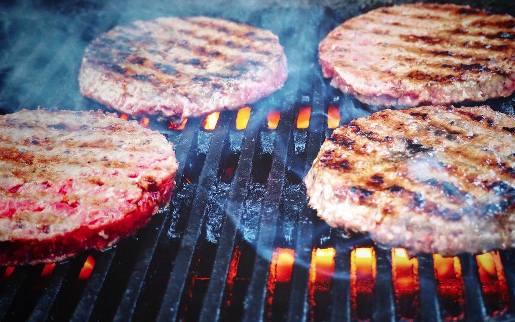 Burger-Grillen beim BBQ